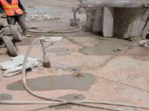 武川水泥混凝土路面板底注浆技术 路面脱空注浆整治方案